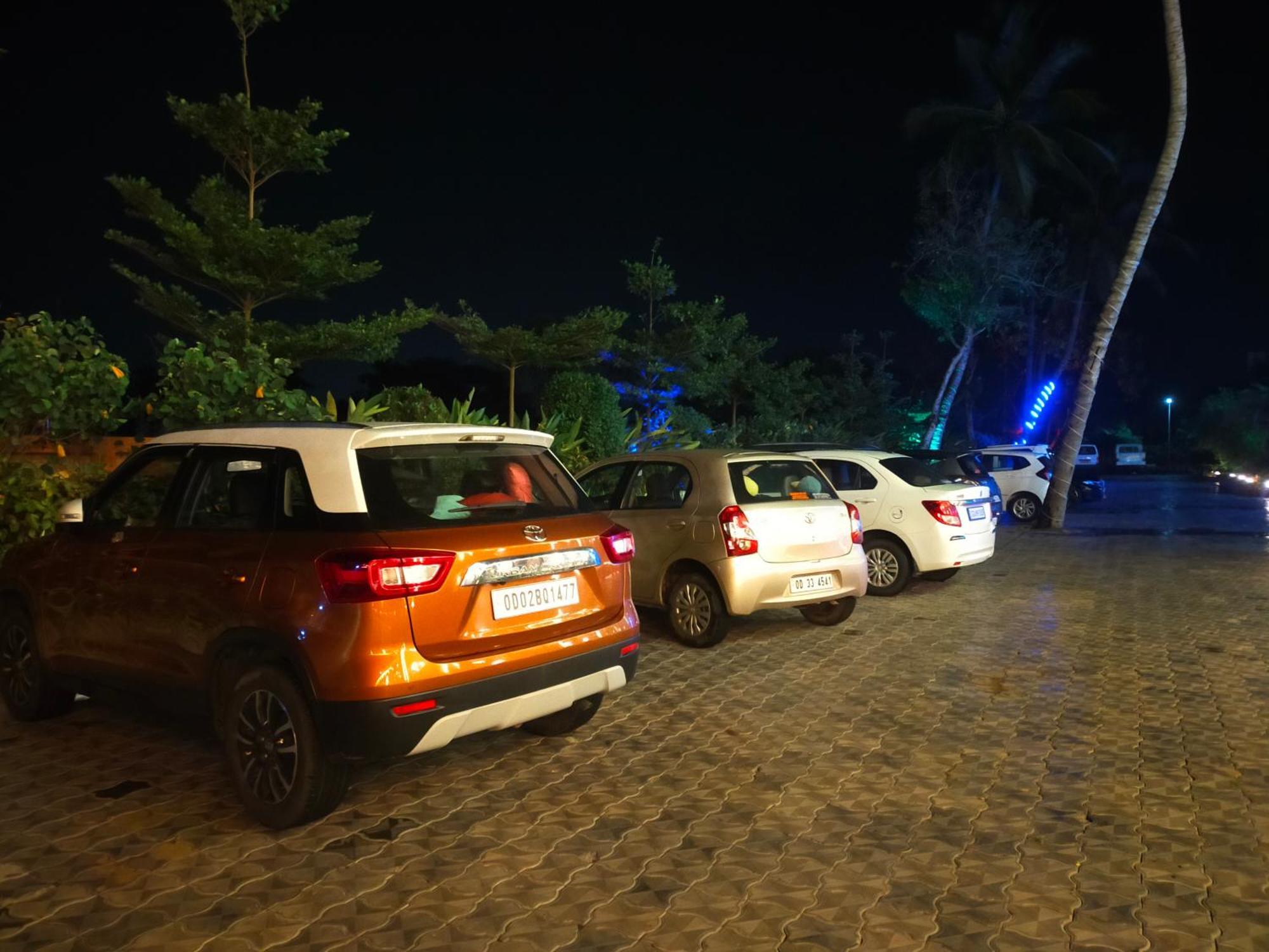 The Adventure Luxury Hotel Bhubaneswar Buitenkant foto